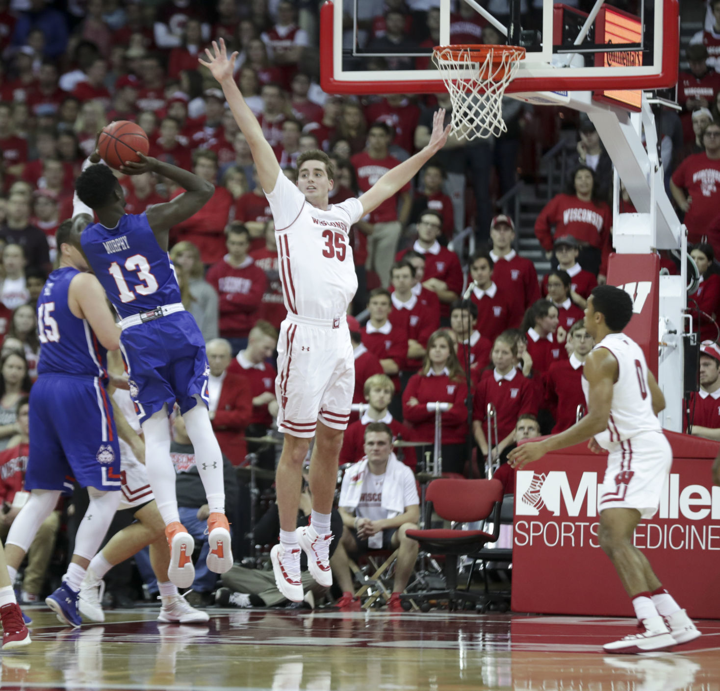 Badgers 96, Huskies 59